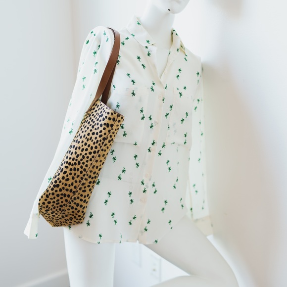 CLUB MONACO Button Front Blouse, White Print w/ Green Frogs - X-Small - Picture 6 of 9